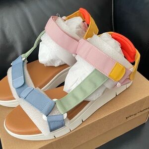 Dirty Laundry Qwest Sandal size 8 ( 38 1/2) NIB
